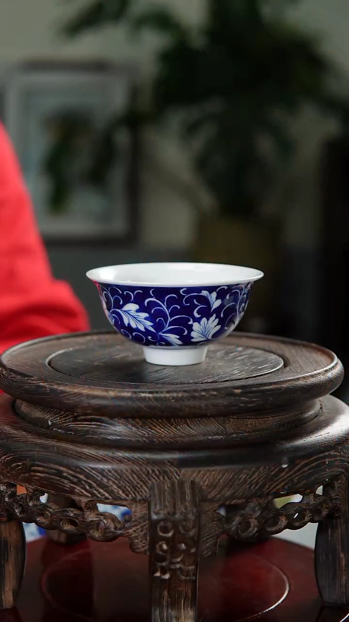 【闪购商品】006小王严选青花蓝蒂留白带内绘主人杯