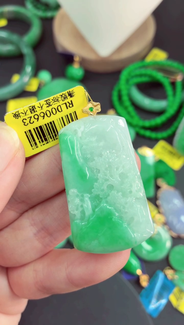 吊坠(不含链)未镶嵌翡翠挂件