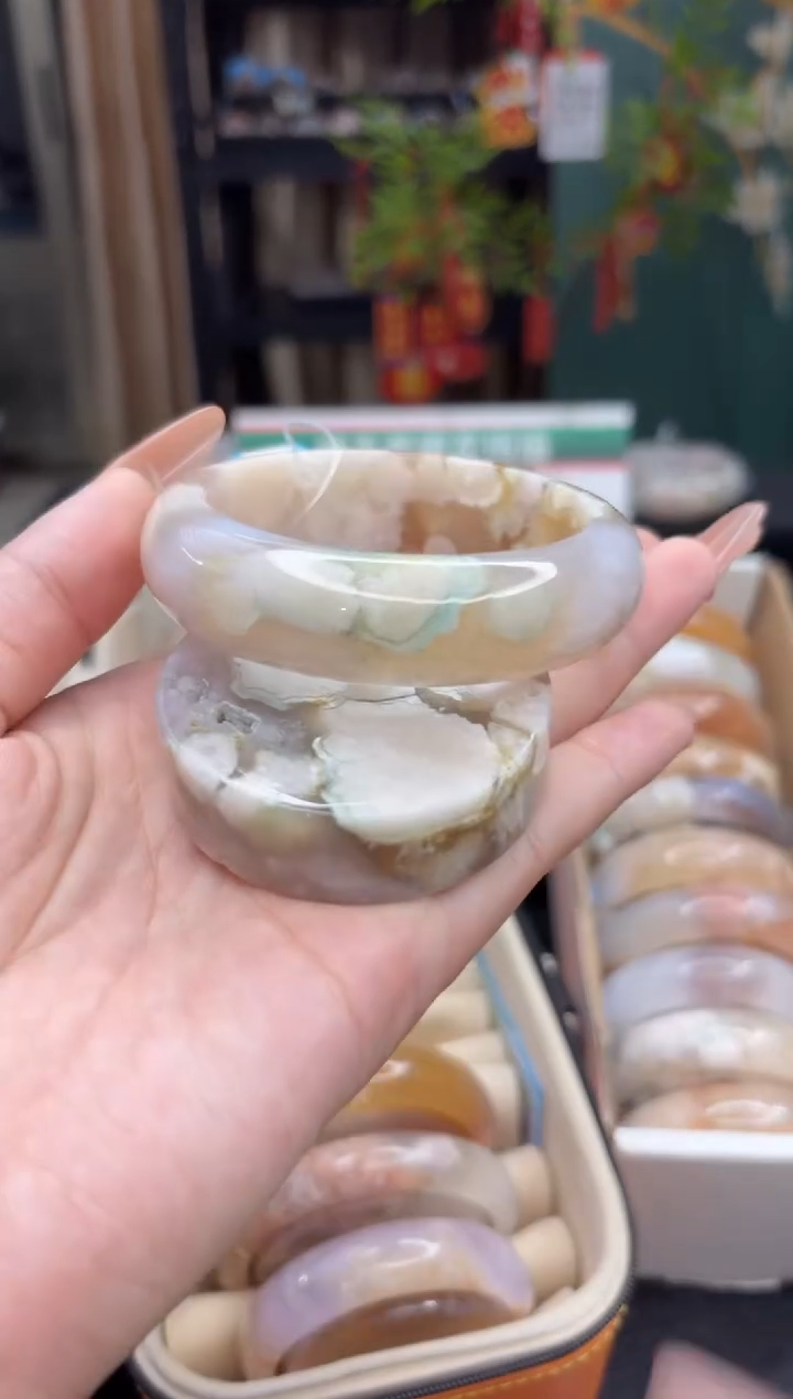 【闪购商品】石英质玉手镯未镶嵌86（56圈赠送镯心）