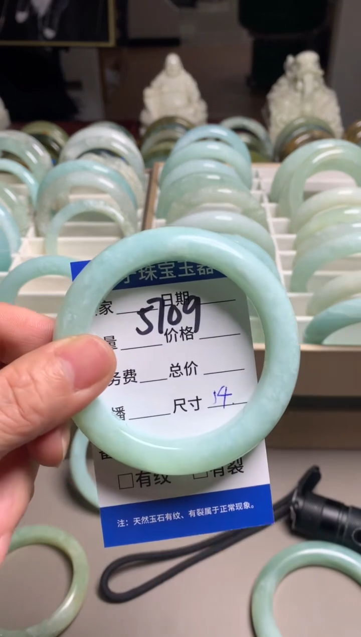 【闪购商品】蛇纹石玉手镯未镶嵌5709