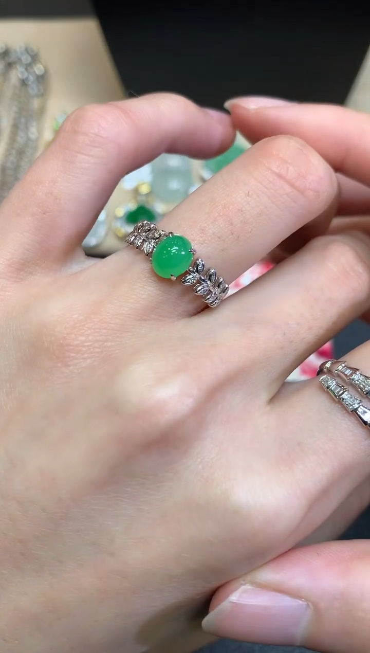 【闪购商品】翡翠戒指18K金镶嵌蛋面【无服务费】