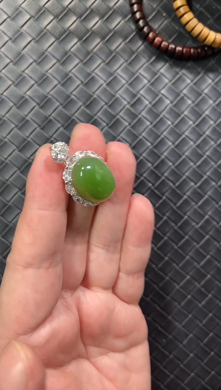 颈饰银S925镶嵌和田玉（碧玉）大鸽子蛋吊坠