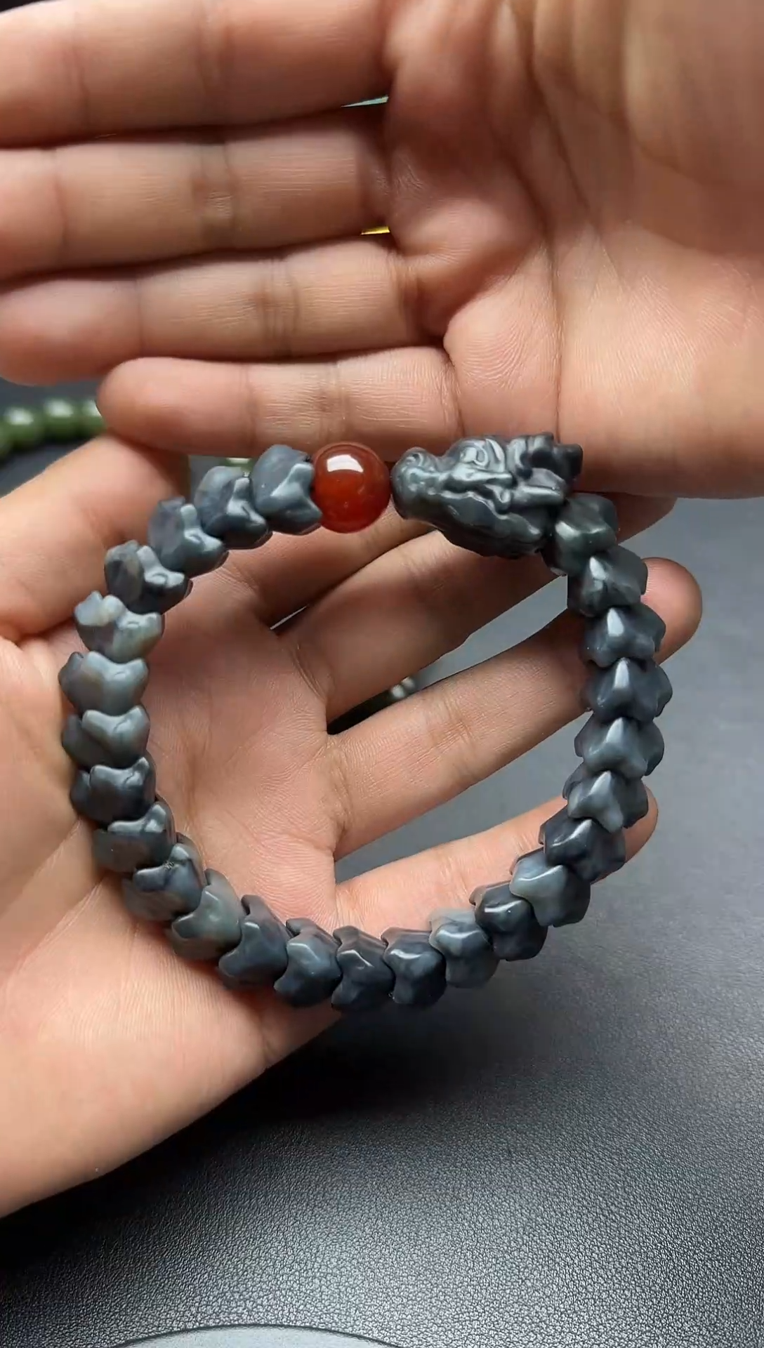 未镶嵌手串和田玉特色龙骨手串