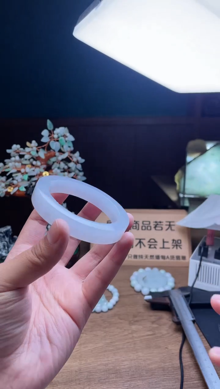 【闪购商品】定制翡翠手镯未镶嵌定制