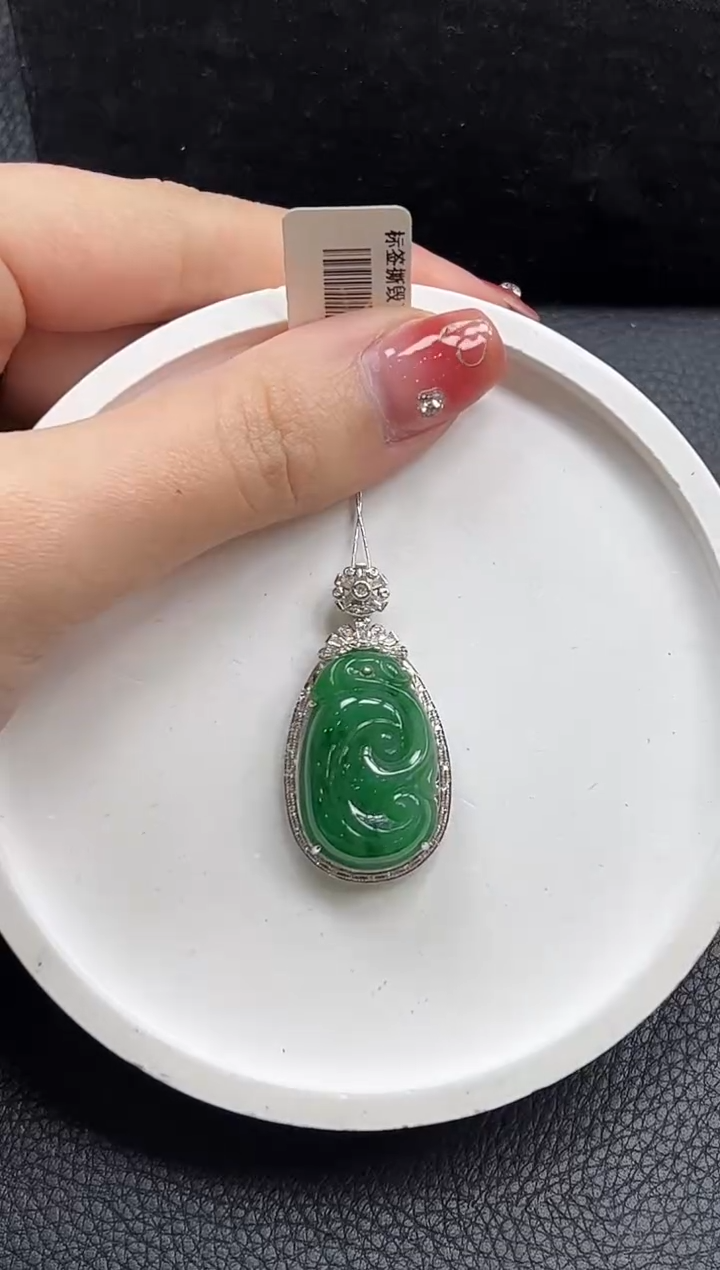 【闪购商品】翡翠颈饰18K金镶嵌如意