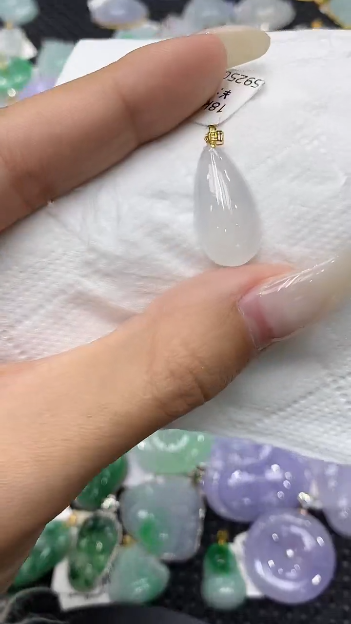 颈饰18K金镶嵌翡翠11111111111