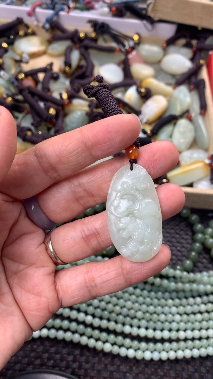 【闪购商品】和田玉颈饰未镶嵌多样性发货没有证书拍一发一有瑕