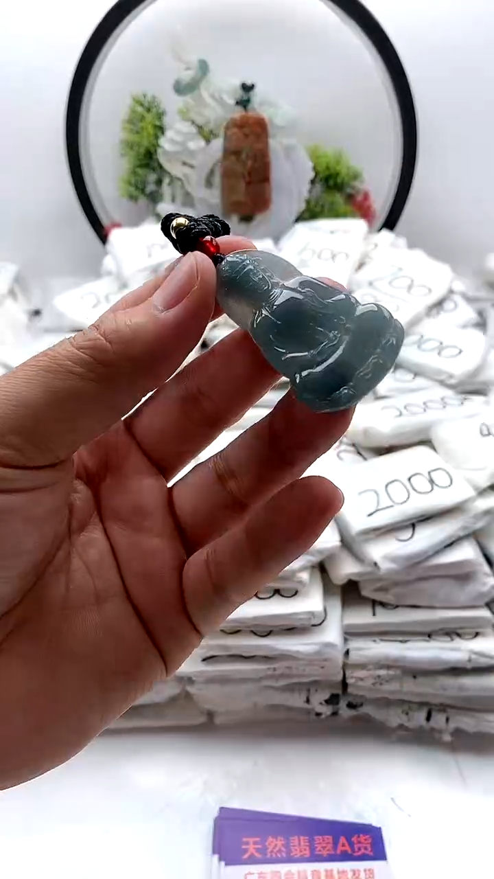 翡翠未镶嵌颈饰小观音