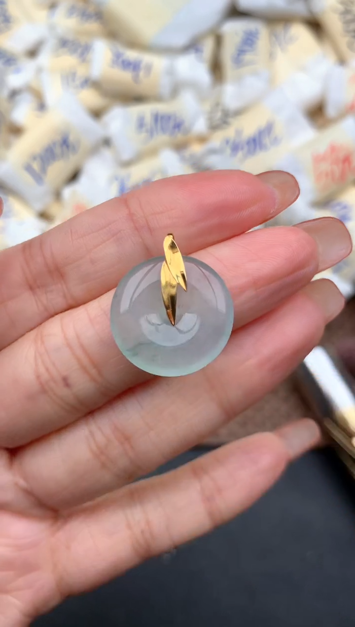 18K金镶嵌挂件翡翠一