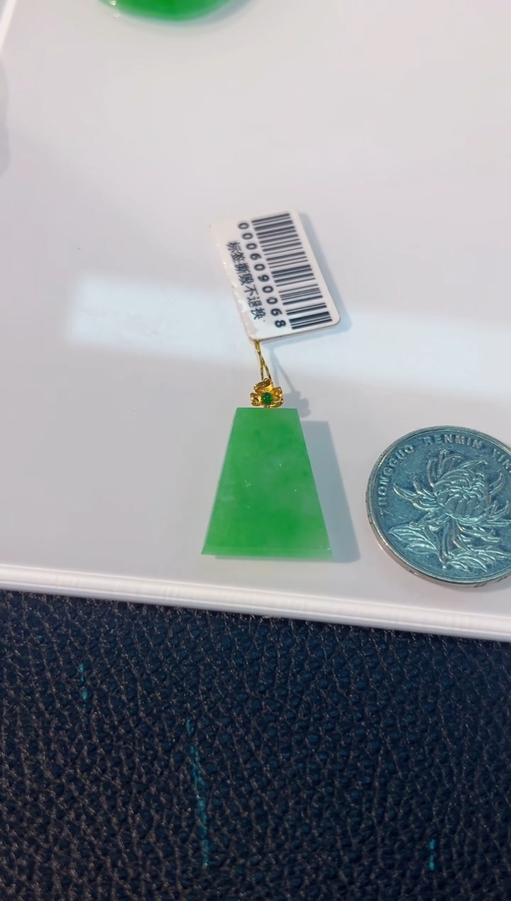 颈饰18K金镶嵌翡翠 缅料A货/支持复检/一件