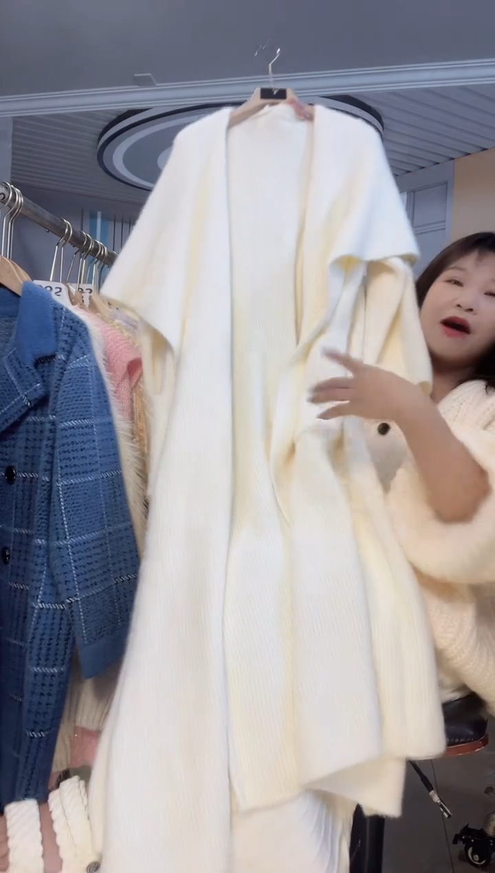 毛衣小小月精选服饰
