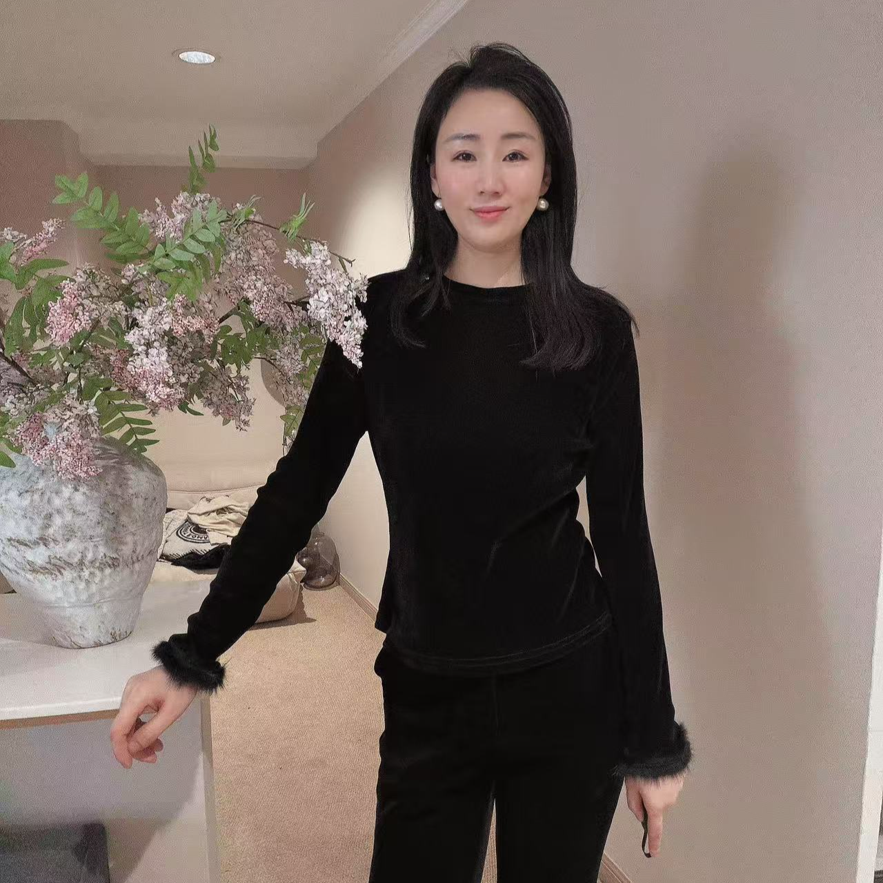 气质圆领有弹显瘦黑色小衫-掉绒掉色