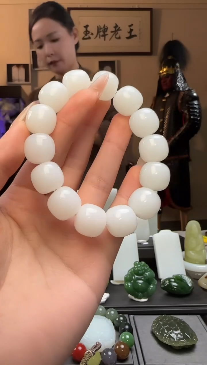 【闪购商品】和田玉老型珠未镶嵌手串