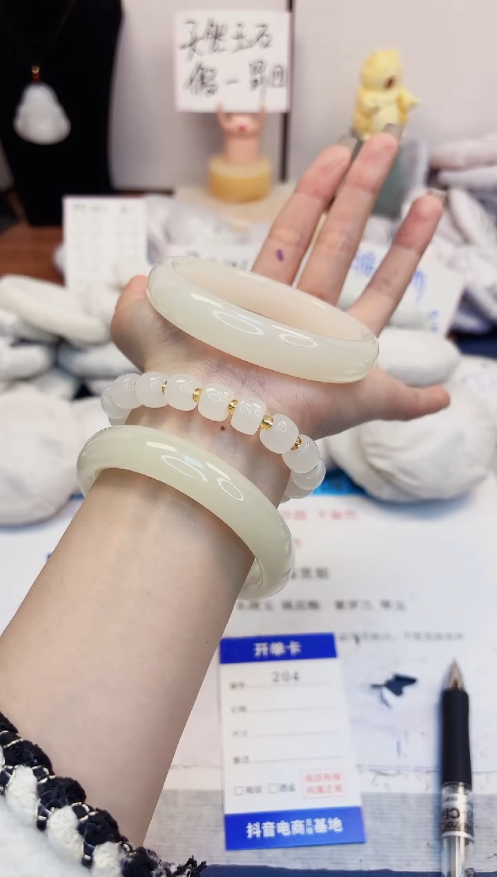 【闪购商品】石英质玉手镯未镶嵌204-玉兰白-圈口63