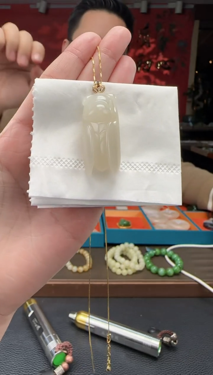 【闪购商品】和田玉颈饰18K金镶嵌白玉金蝉