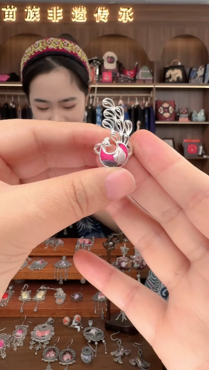 【闪购商品】织绣扶光苗绣传承42