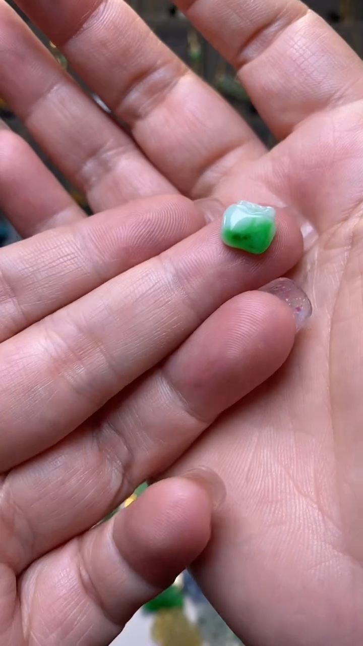 颈饰未镶嵌翡翠40398