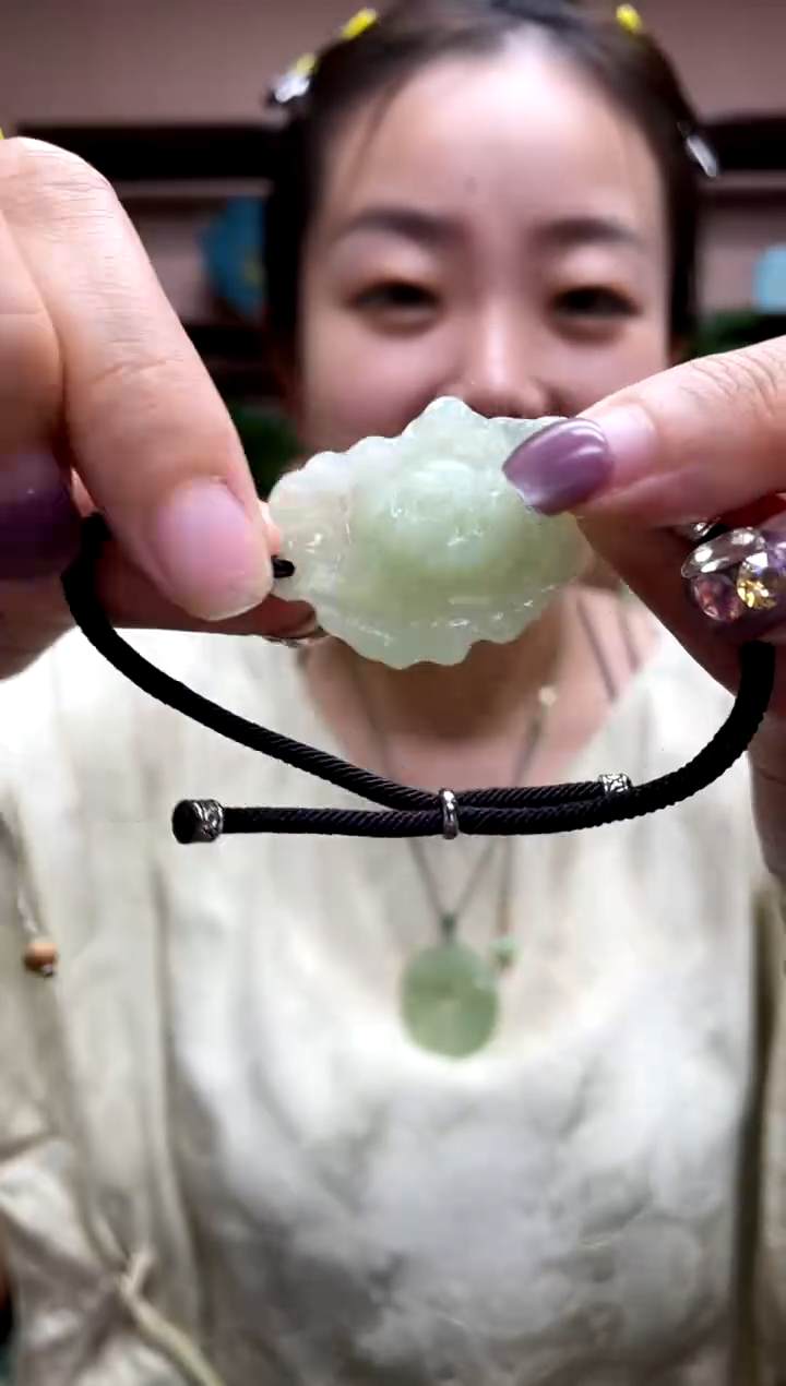 岫玉未镶嵌吊坠·