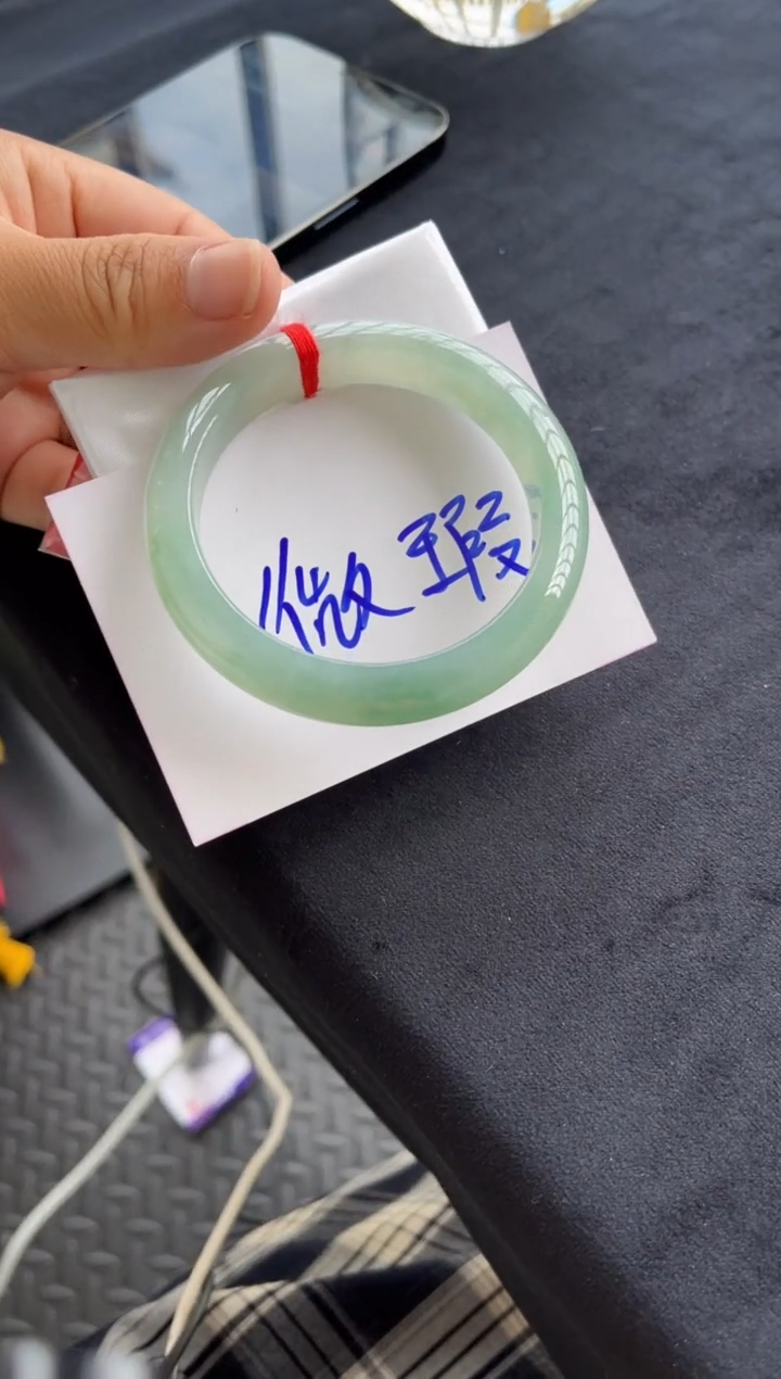 未镶嵌手镯翡翠多人