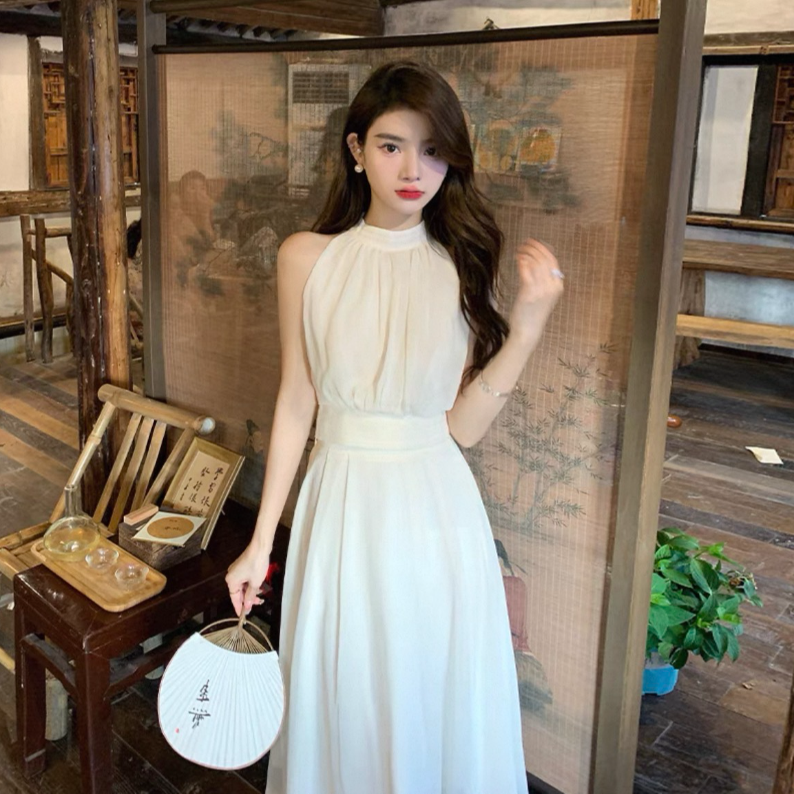 法式礼服轻奢小众高腰设计气质无袖小香风挂脖连衣裙子女夏季