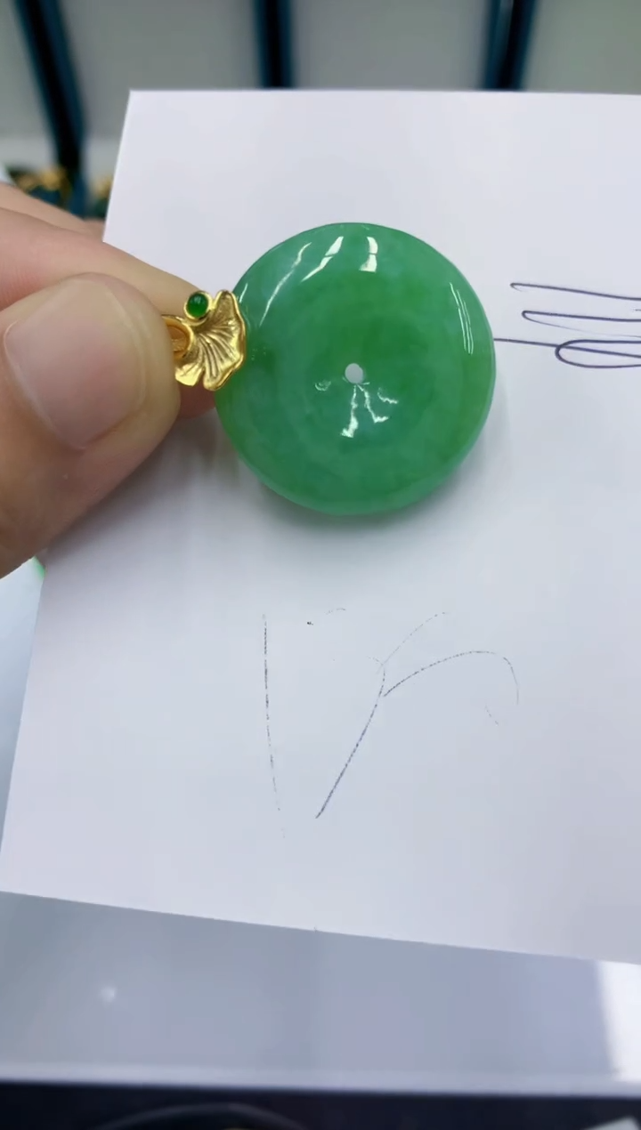 翡翠未镶嵌颈饰天****钟翡翠