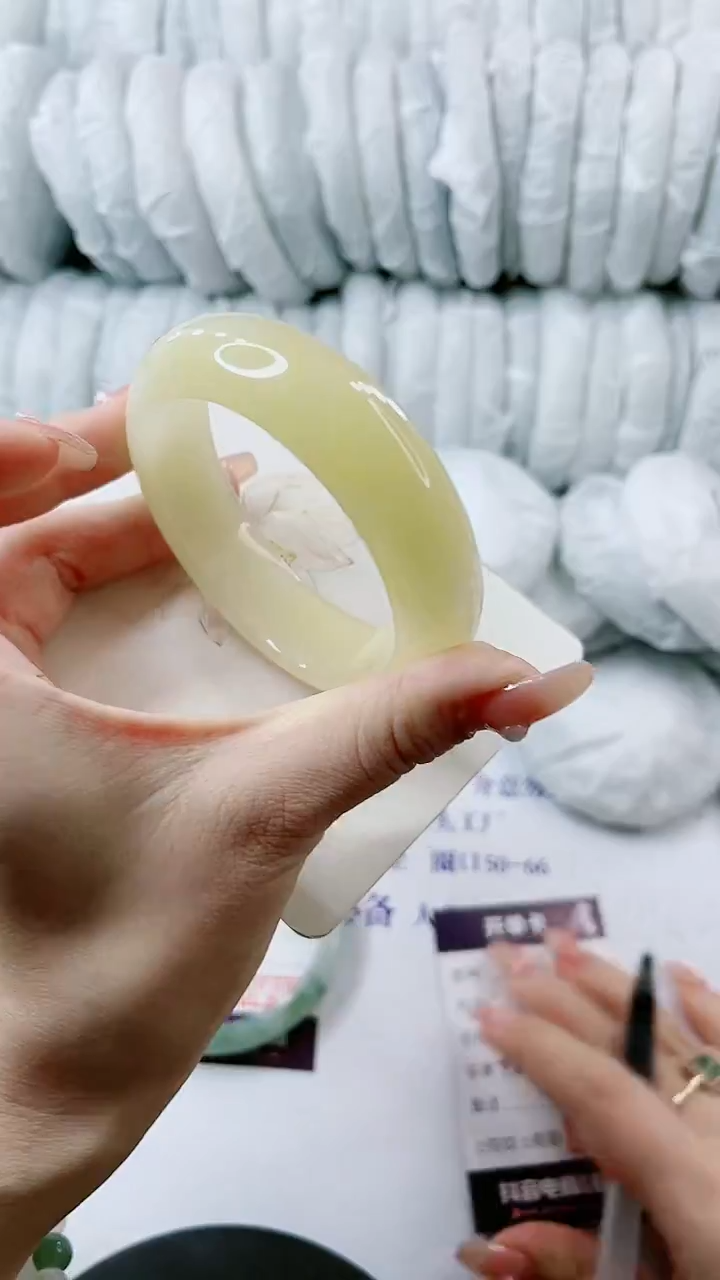【闪购商品】石英质玉手镯未镶嵌多样性发货A50