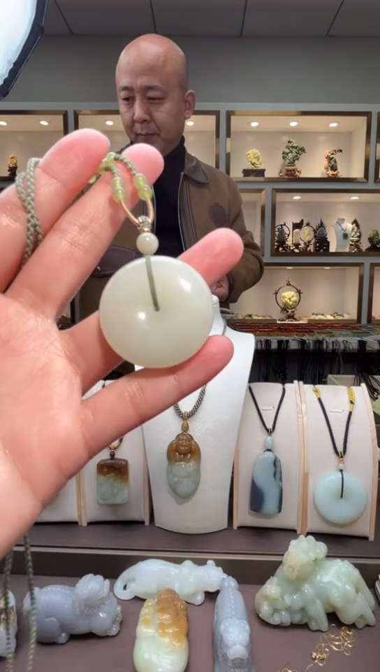 颈饰未镶嵌和田玉苏