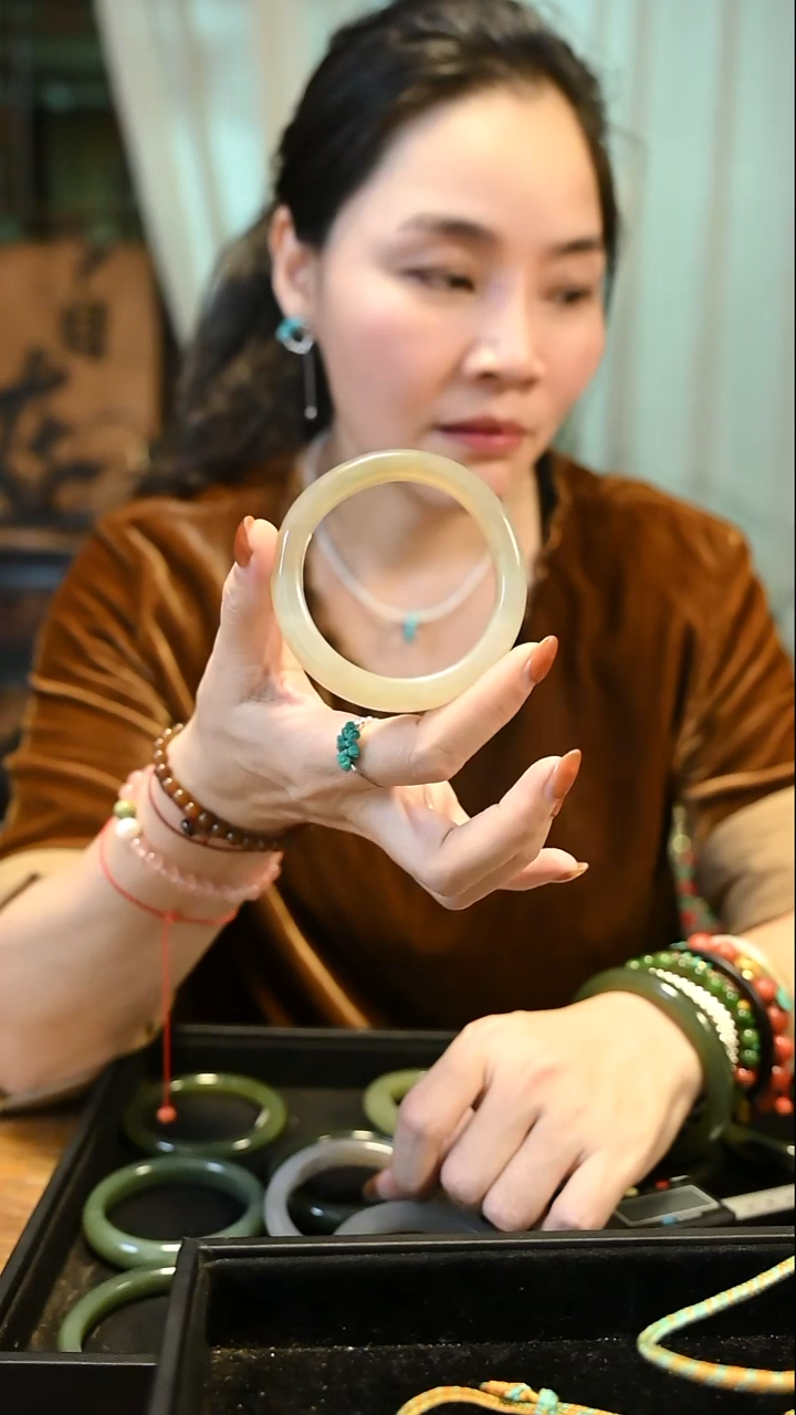 未镶嵌手镯和田玉58-59圈口