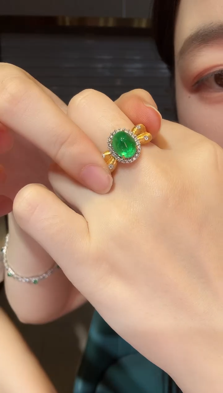 18K金镶嵌戒指祖母绿2.50ct