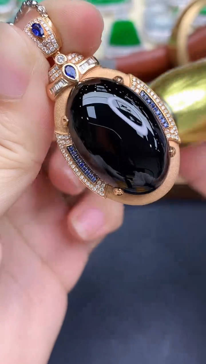 颈饰18K金镶嵌翡翠700-中国好珍宝