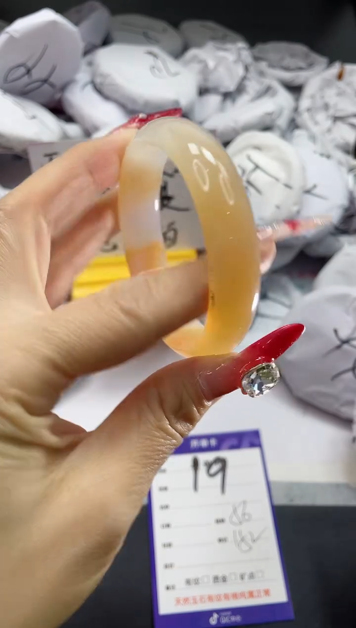 【闪购商品】石英质玉手镯未镶嵌19