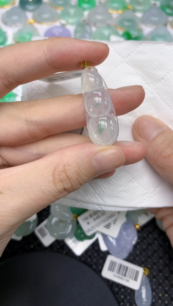 颈饰18K金镶嵌翡翠1