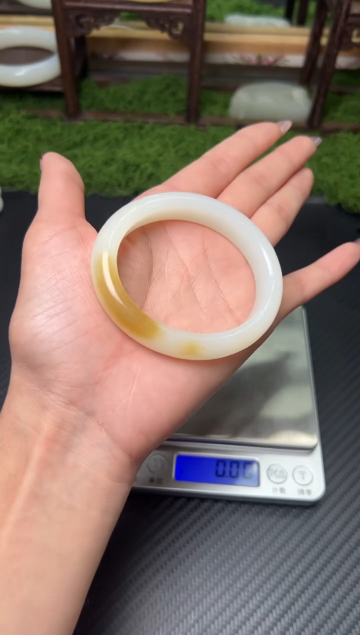 未镶嵌手镯和田玉且末金山微色差53+