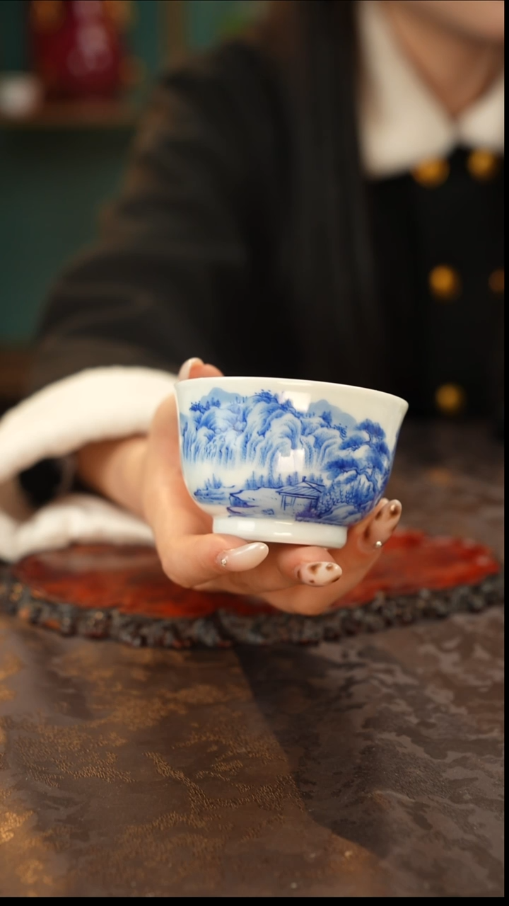 青花手绘山水主人杯