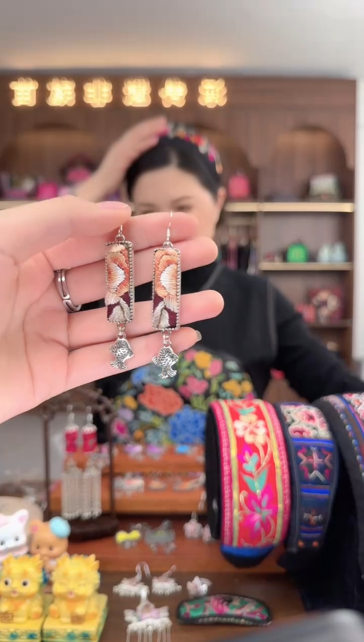【闪购商品】织绣扶光苗绣传承135