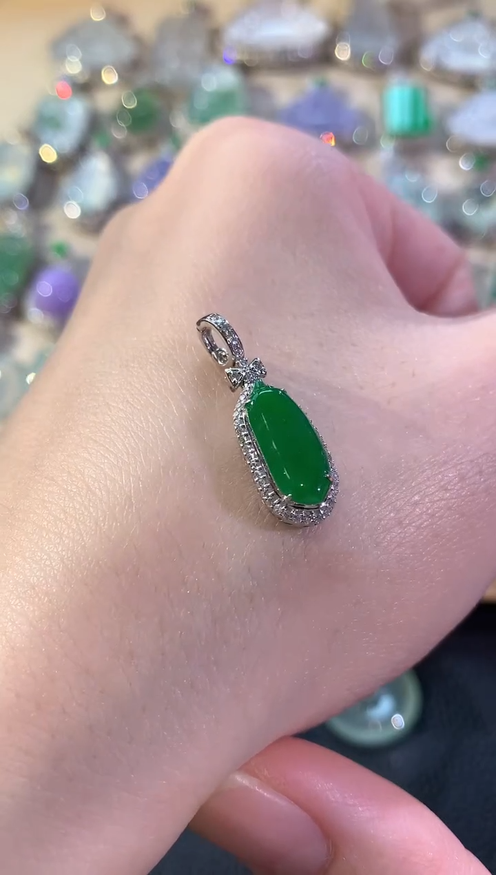 吊坠(不含链)18K金镶嵌翡翠冬日珠宝W31