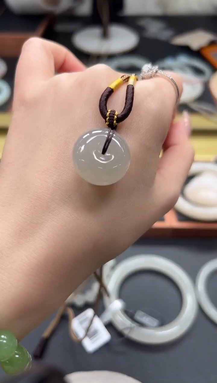 颈饰未镶嵌和田玉和田玉平安扣吊坠 多样性发一