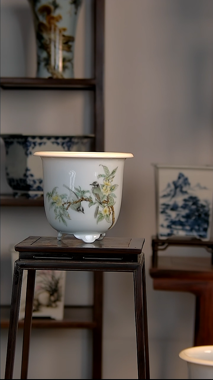 乌*拉景德镇手工陶瓷花盆