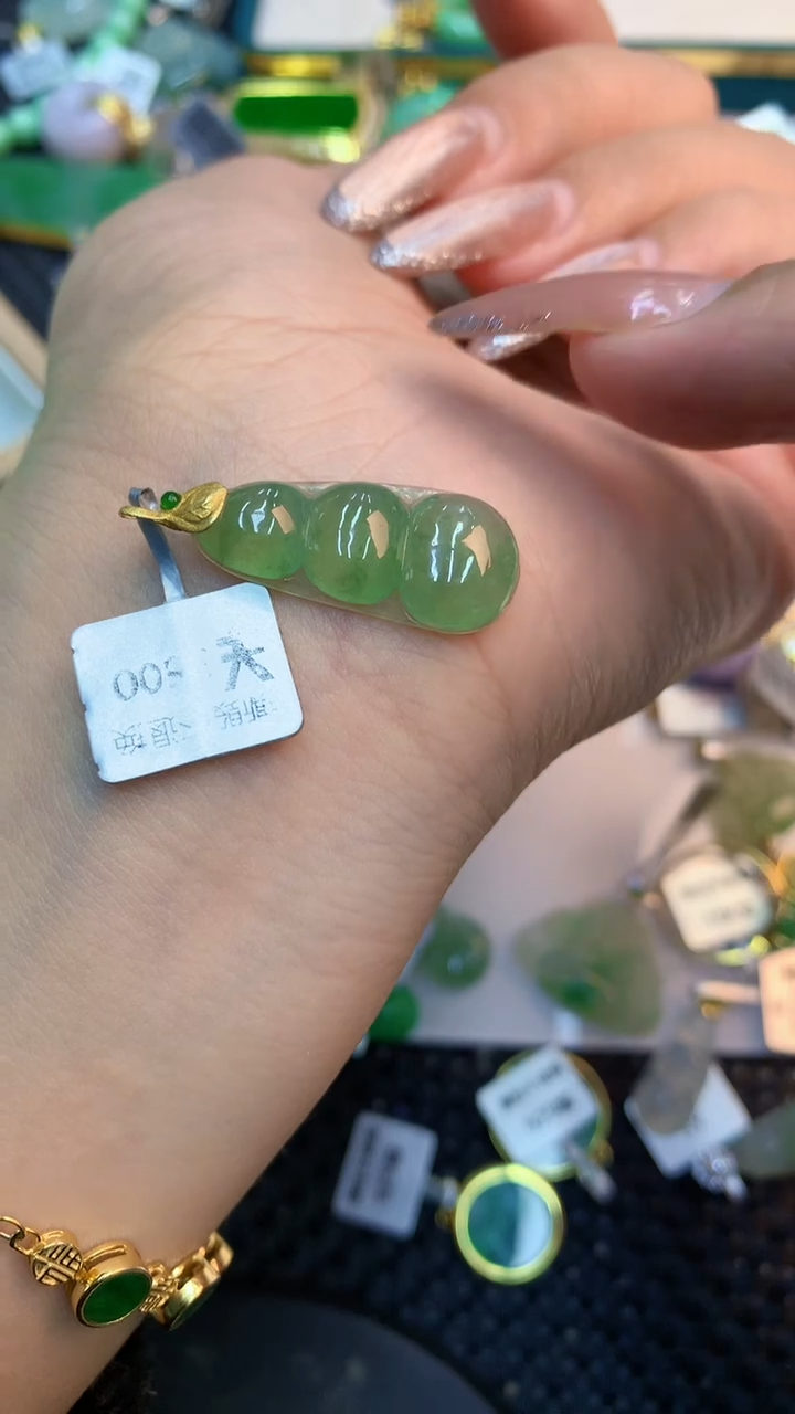 颈饰18K金镶嵌翡翠1