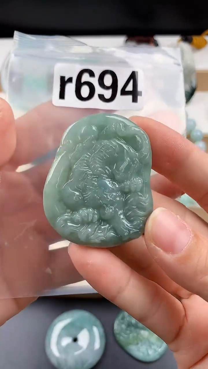 颈饰未镶嵌翡翠天然翡翠吊坠挂件