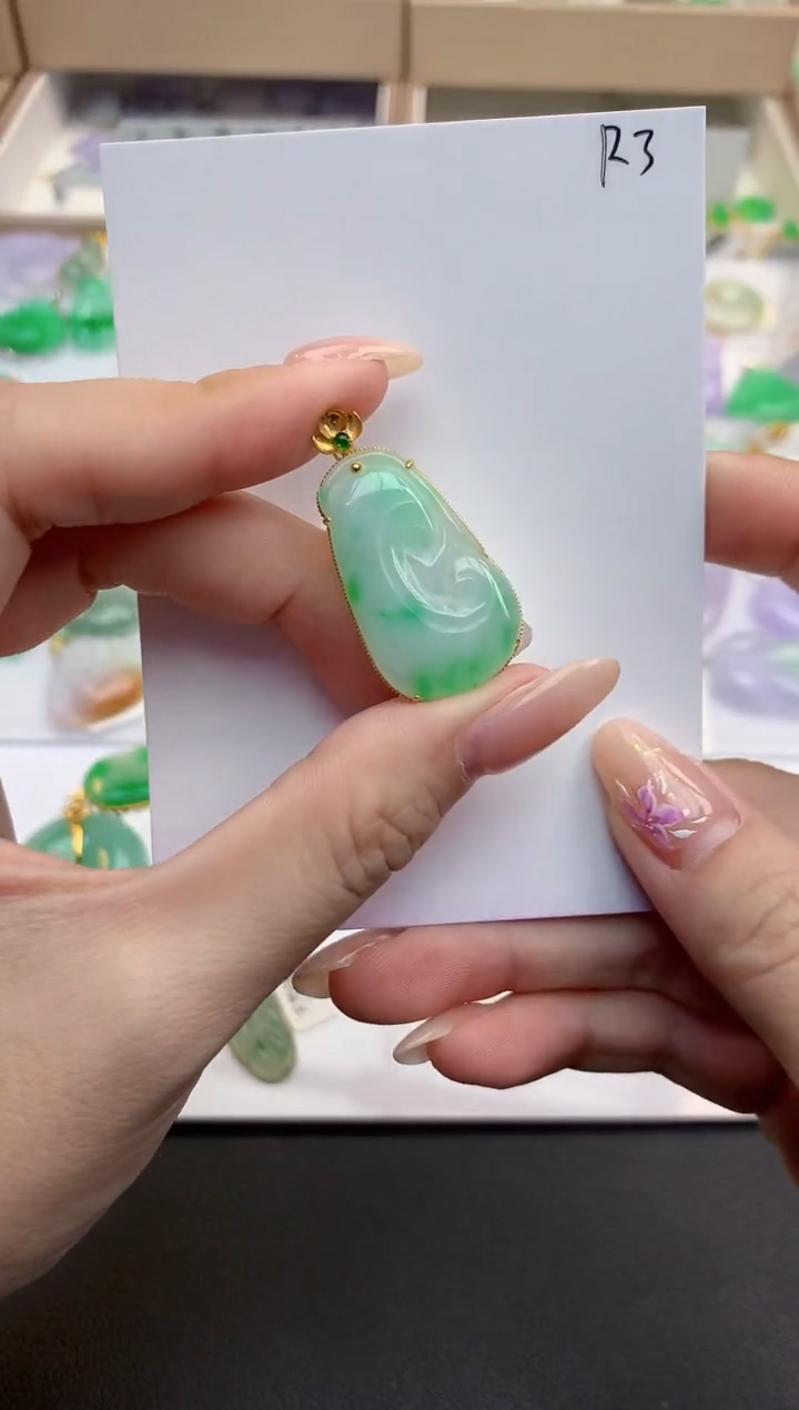 颈饰18K金镶嵌翡翠天然缅甸A货翡翠