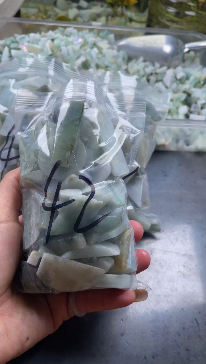 配石翡翠天然翡翠中号500克42
