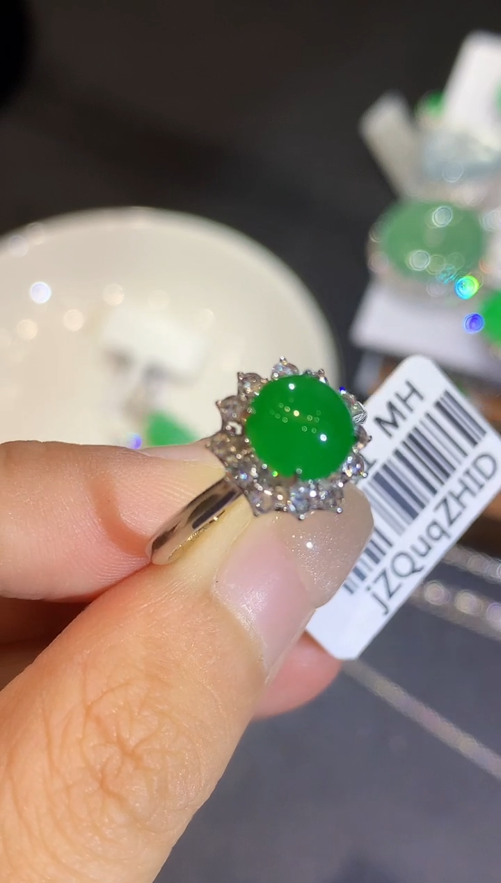 翡翠戒指18K金镶嵌WHX多样性发其一