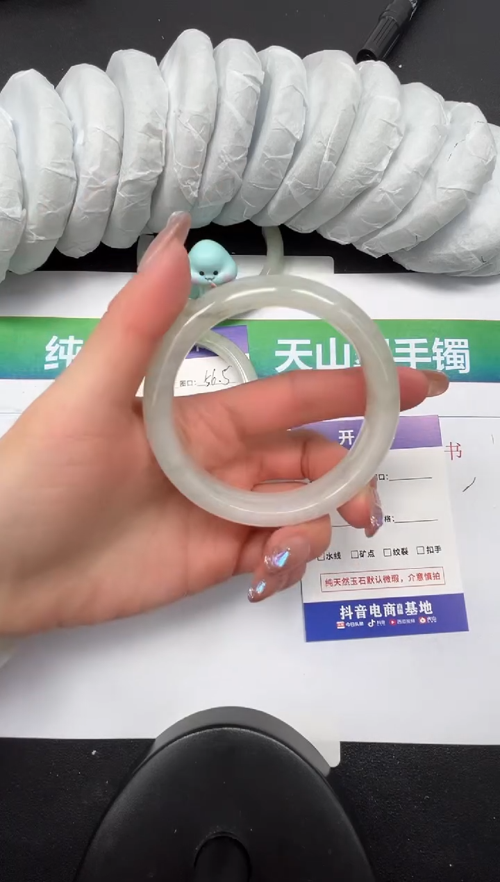 【闪购商品】石英质玉手镯未镶嵌133-58.9