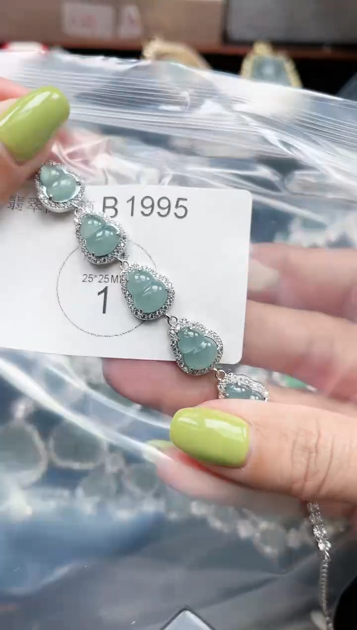 【闪购商品】翡翠颈饰未镶嵌1995赠皮绳