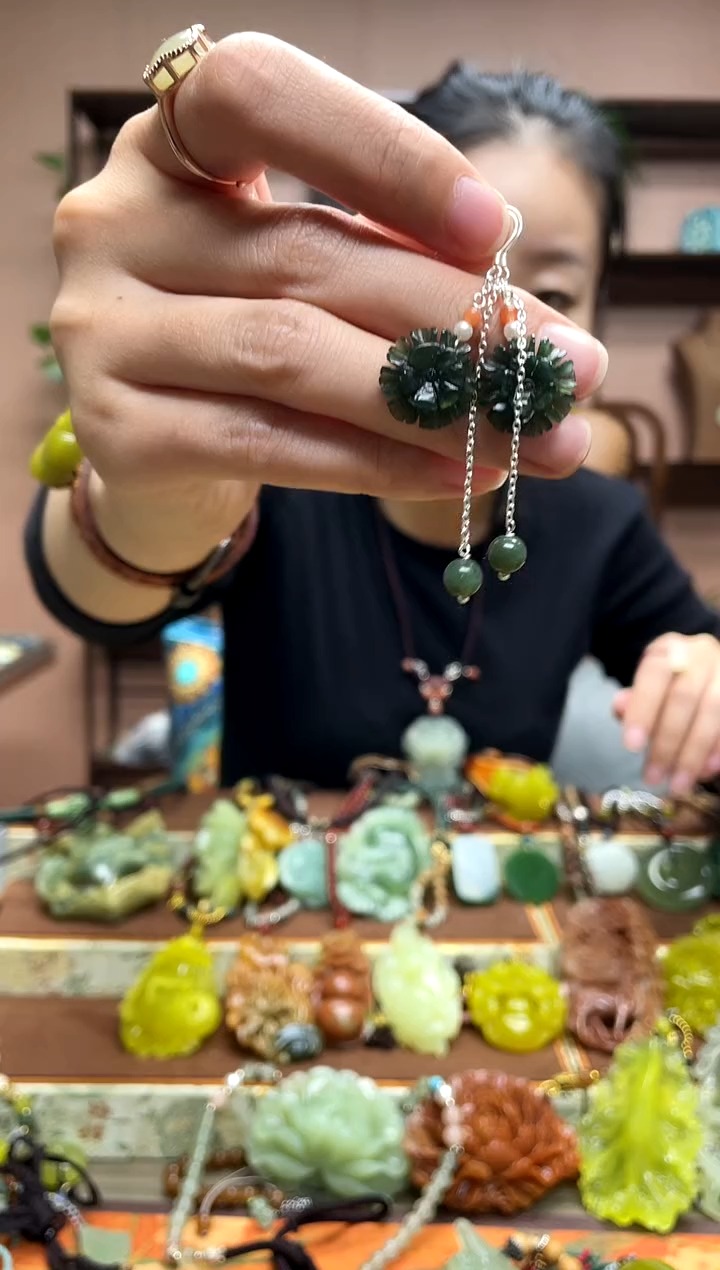 银S925镶嵌岫玉耳饰·