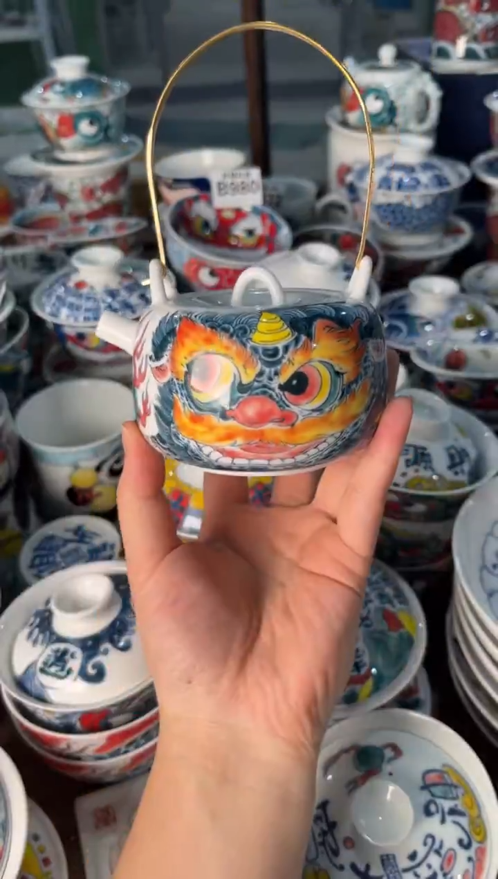 昨明醒狮提梁壶（宠粉价格）