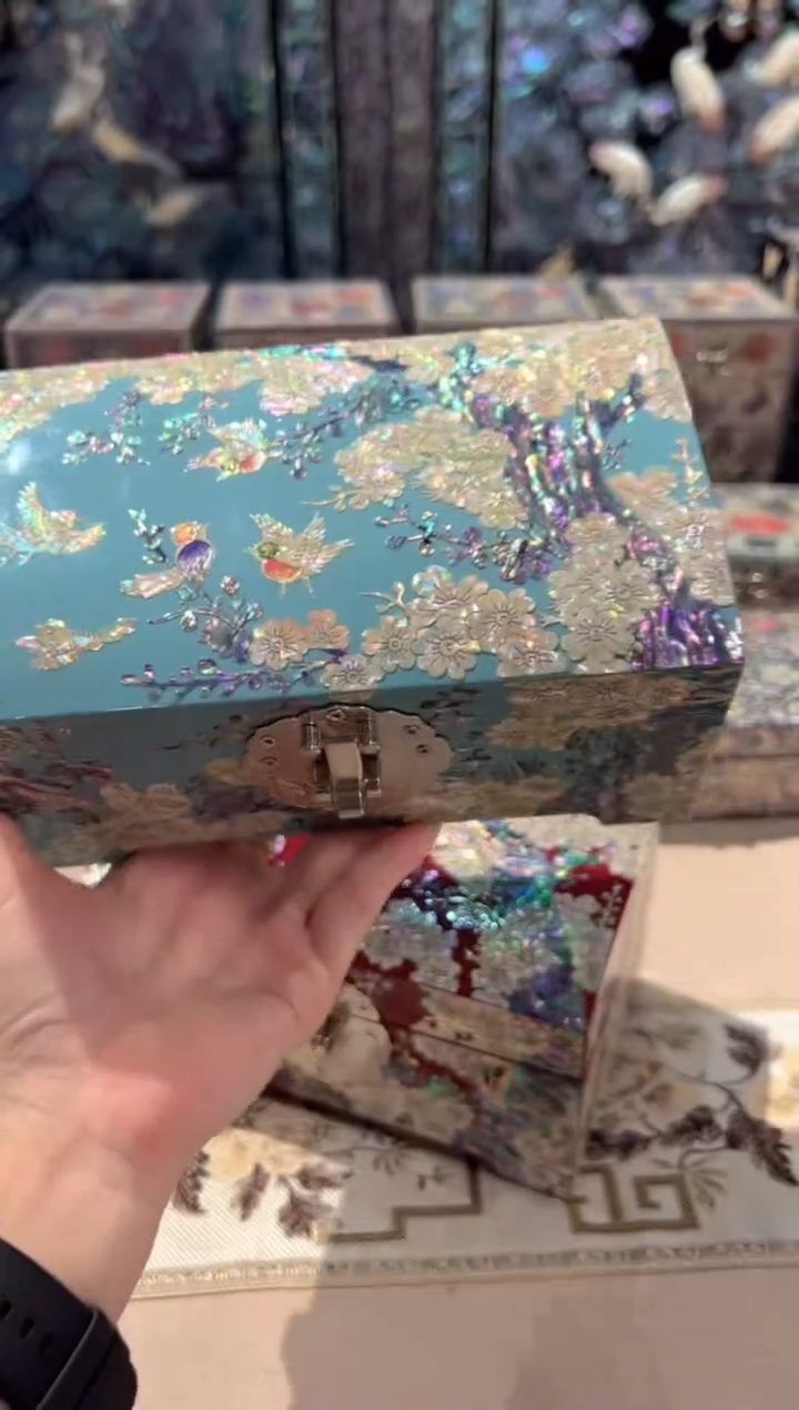 鱼锁满贝底·弘贝雅螺钿漆器文化馆