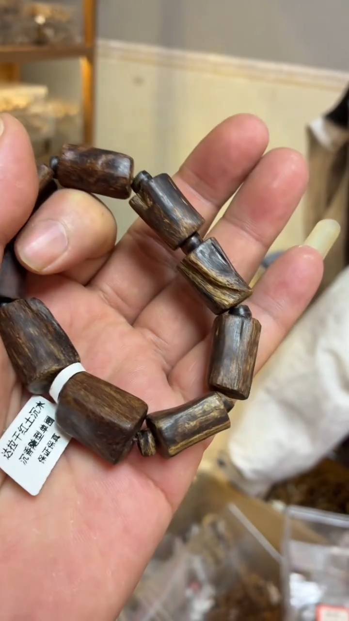 沉香手串 达拉干红土沉随型单圈沉水多样性发其一