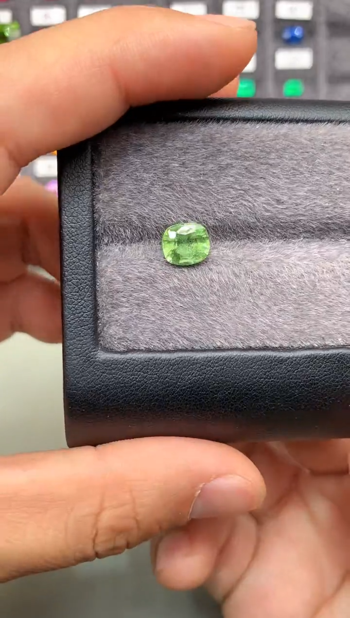 【闪购商品】定制橄榄石裸石未镶嵌枕型 橄榄石 1.87ct
